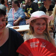 Für Kinder gab es besondere Angebot: Eine Hüpfburg, eine Schminkaktion, eine altersgerechte Führung durchs Freilichtmuseum, die Bagger- und die Wasserspielelandschaft. Auch die Rundfahrt mit der Besucherbahn kam gut an. 