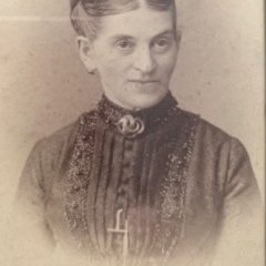 Diese undatierte Fotografie zeigt mit hoher Wahrscheinlichkeit Johanna Rothschild, geborene Katzenstein (1858 bis 1932), aus Neuental-Waltersbrück.